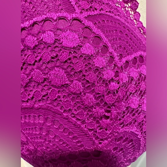 EUC Victoria’s Secret wireless bra, size 36D. - Picture 4 of 12